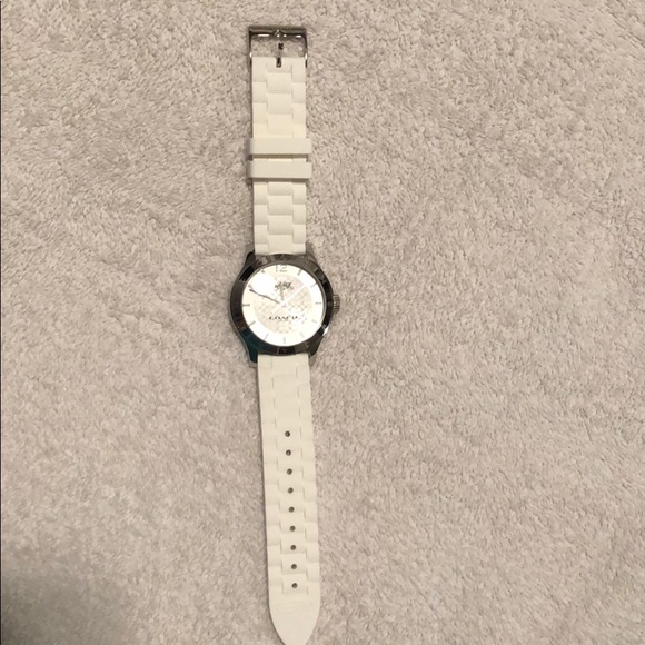 Coach Watch. Needs new batteries - Picture 2 of 3